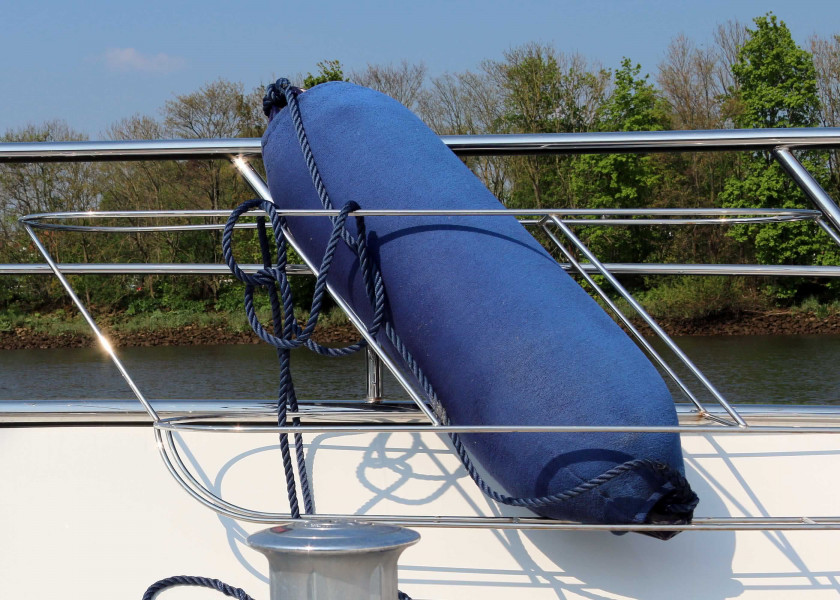 Купить Багажник для кранцев, нержавеющая сталь, наклонный, 2 секции/правый борт / Для крыла-Ø: 220 мм 10567-bvs 7ft.ru в интернет магазине Семь Футов