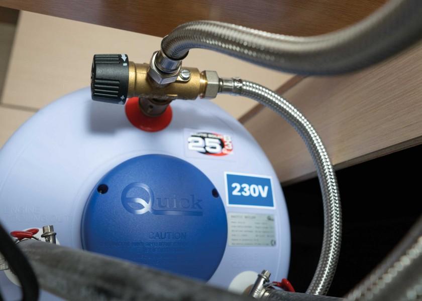 Купить QUICK B3 Water Heater / stainless steel / 15-80 litre 42198-bvs 7ft.ru в интернет магазине Семь Футов