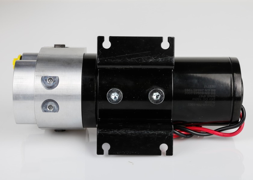 Купить Raymarine M81121 Гидравлический Черный  Type 2 12 V  7ft.ru в интернет магазине Семь Футов