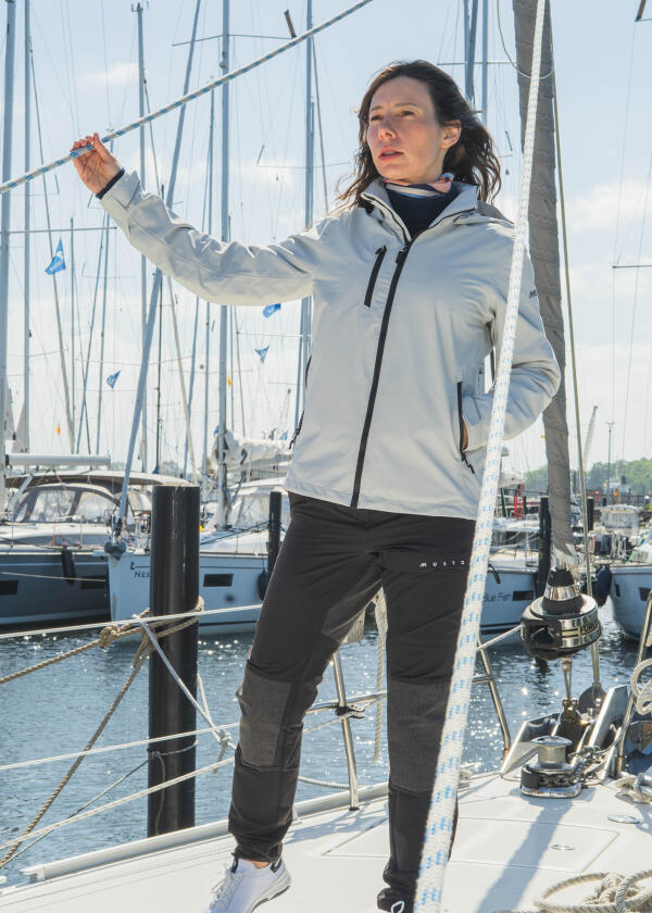 Купить MUSTO 82435_990-12 Женские брюки стрейч Evolution Performance / черный / Размер одежды: 40 7ft.ru в интернет магазине Семь Футов