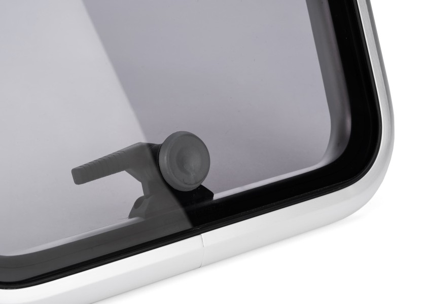 Купить Люк палубный низкопрофильный Lewmar Low Profile 39920030 размер 20 272x417x25мм вырез 202x347мм с самоподдерживающейся крышкой 7ft.ru в интернет магазине Семь Футов