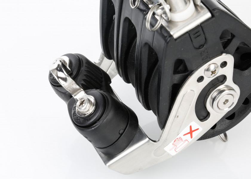 Купить LEWMAR Triple Block with Swivel and Cleat / 8 mm / plain bearing 83141-bvs 7ft.ru в интернет магазине Семь Футов