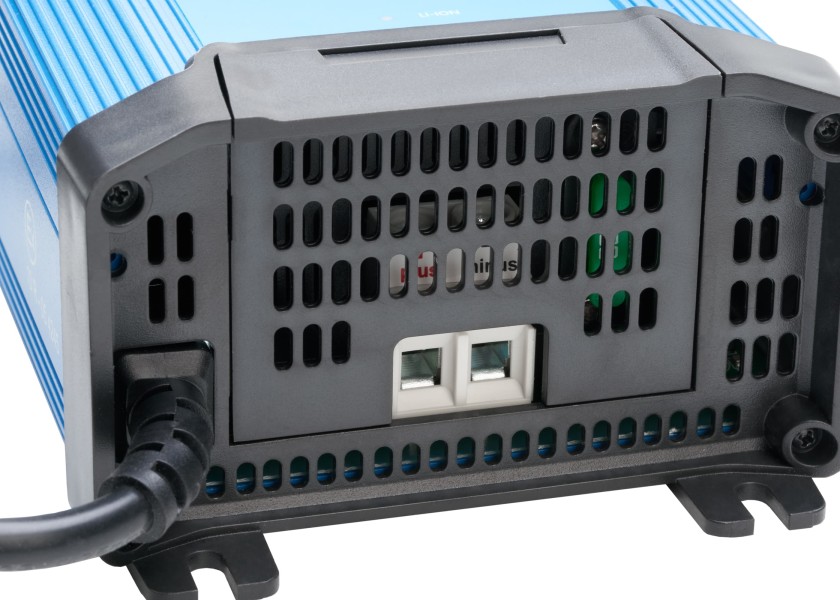 Купить VICTRON BPC122042002 Blue Smart Charger IP22 12 В / 20 А / 1 выход для зарядки 7ft.ru в интернет магазине Семь Футов