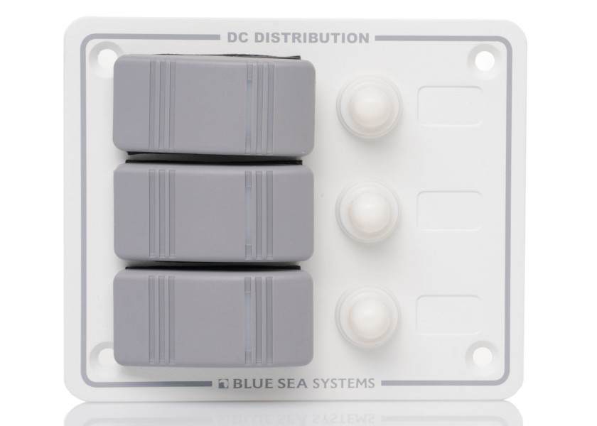 Купить Панель выключателей водонепроницаемая Blue Sea Contura 8274 12/24В 15/45А IP66 3 автомата 114x95мм белая 7ft.ru в интернет магазине Семь Футов