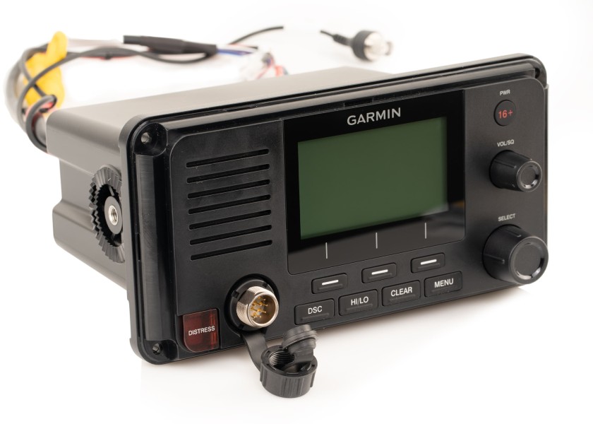Купить GARMIN 010-02098-01 УКВ-радиостанция 215i / с приемником AIS 93742-bvs 7ft.ru в интернет магазине Семь Футов