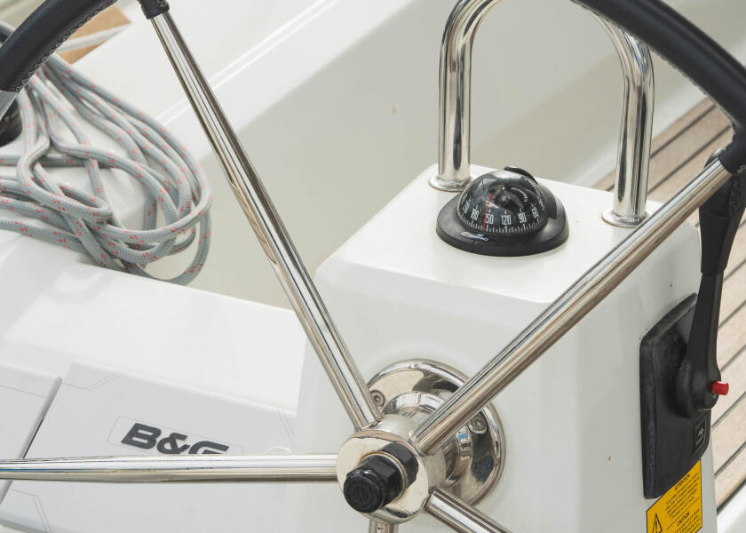 Купить Компас Plastimo Offshore 75 63857 12/24В для судна 5-8м c чёрной конической картушкой Ø70мм в чёрном корпусе Ø100x66мм горизонтальный врезной монтаж 7ft.ru в интернет магазине Семь Футов