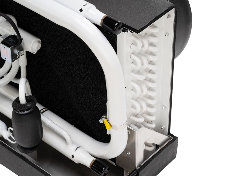 Купить WEBASTO BlueCool S20 / Кондиционер мощностью 20 000 БТЕ / с соединительным материалом и насосом для забортной воды 7ft.ru в интернет магазине Семь Футов