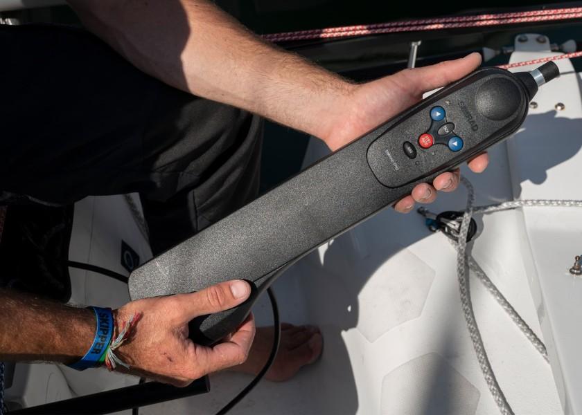 Купить Румпельный автопилот Simrad TillerPilot TP32 610x105x60мм 12В рабочий ход 250мм тяга 85кг длина судна до 11,27м шарико-винтовая передача с рециркуляцией 7ft.ru в интернет магазине Семь Футов
