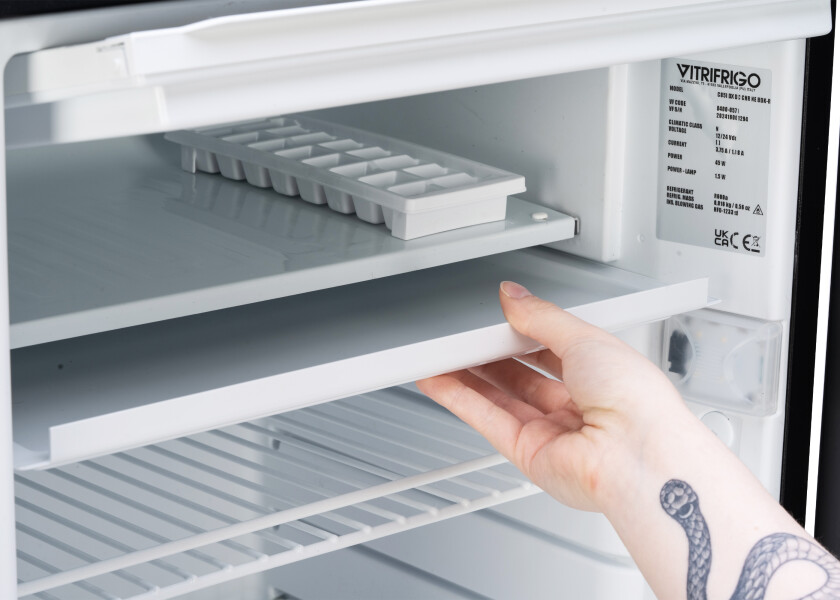 Купить VITRIFRIGO 0400-0571 C85i Холодильник / 85 л. / черный 7ft.ru в интернет магазине Семь Футов