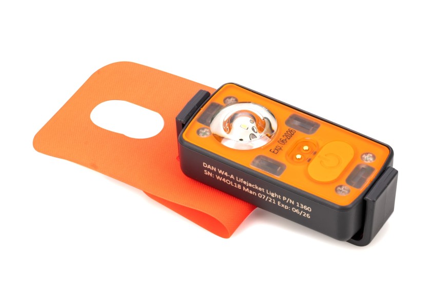 Купить KADEMATIC 3703 Аварийный свет 7ft.ru в интернет магазине Семь Футов