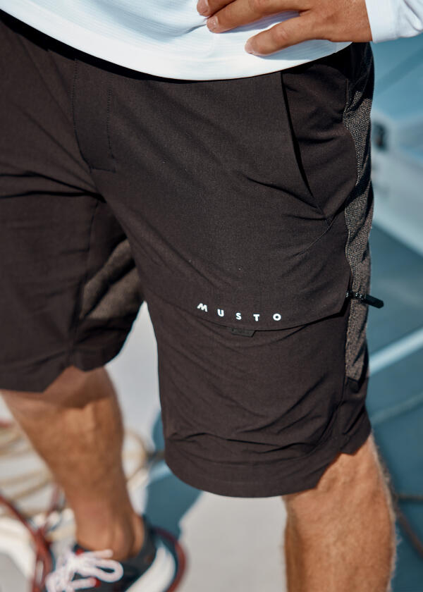 Купить MUSTO 82421_990-36 Мужские шорты-стрейч Evolution Performance / черный / Размер одежды: 36 7ft.ru в интернет магазине Семь Футов
