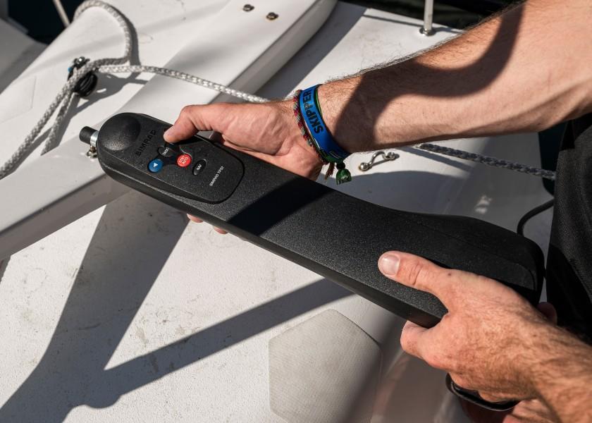 Купить Румпельный автопилот Simrad TillerPilot TP32 610x105x60мм 12В рабочий ход 250мм тяга 85кг длина судна до 11,27м шарико-винтовая передача с рециркуляцией 7ft.ru в интернет магазине Семь Футов