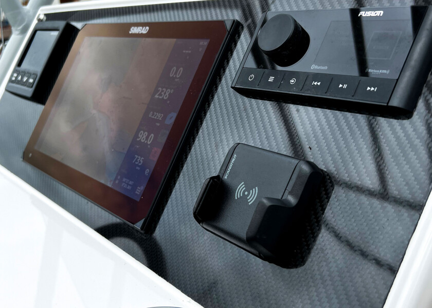 Купить Держатель с беспроводной зарядкой Scanstrut Nano SC-CW-11F 12/24В 10Вт IPX6 80x72мм для телефона черный 7ft.ru в интернет магазине Семь Футов