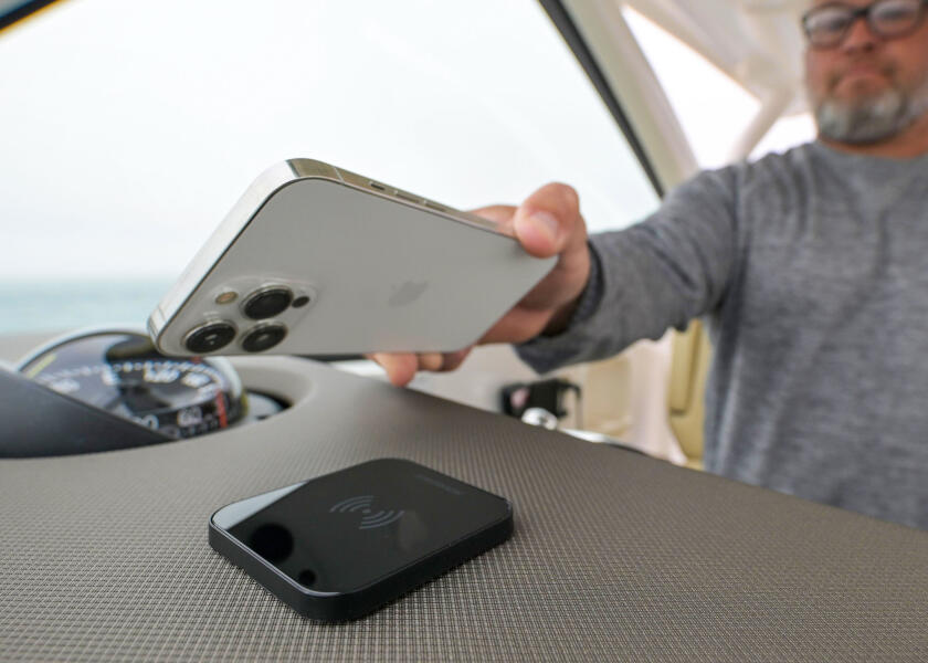 Купить Беспроводное зарядное устройство Scanstrut Ultra SC-CW-14G 12/24В 15Вт 2А 60,5x60,5мм IPX6 магнитное Qi2 для телефонов черное 7ft.ru в интернет магазине Семь Футов