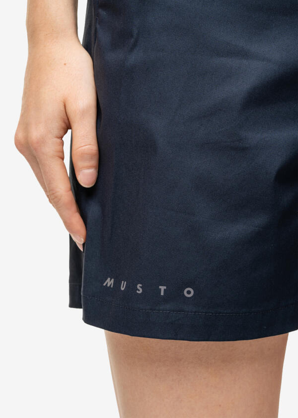 Купить MUSTO 84217_597-14 Женские шорты Evo FD / темно-синий / Размер одежды: 42 7ft.ru в интернет магазине Семь Футов