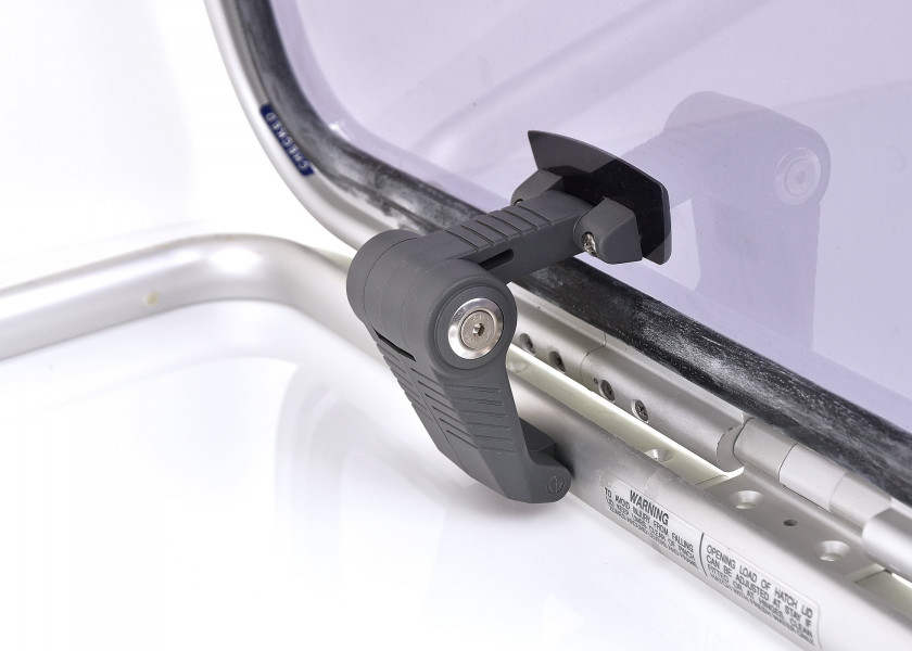 Купить Люк палубный среднепрофильный Lewmar Medium Profile 39930020 397x527 мм размер 30 7ft.ru в интернет магазине Семь Футов