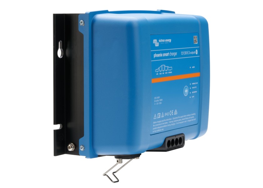 Купить VICTRON PSC125053095 Зарядное устройство PHOENIX SMART IP43 12В/50А/3 выхода 7ft.ru в интернет магазине Семь Футов