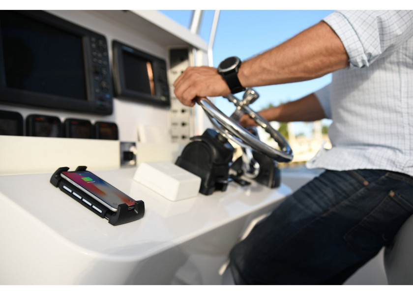 Купить Держатель с беспроводной зарядкой Scanstrut ROKK Active SC-CW-04F 12/24В 10Вт 142x74мм IPX6 для смартфонов черный 7ft.ru в интернет магазине Семь Футов