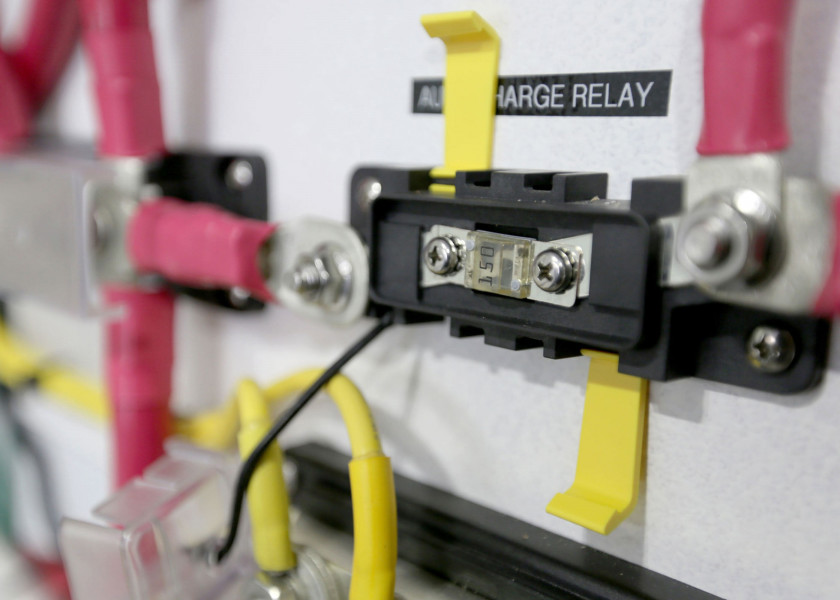 Купить Защищенный блок предохранителей AMI/MIDI Blue Sea 7720 32В 30-200А 7ft.ru в интернет магазине Семь Футов