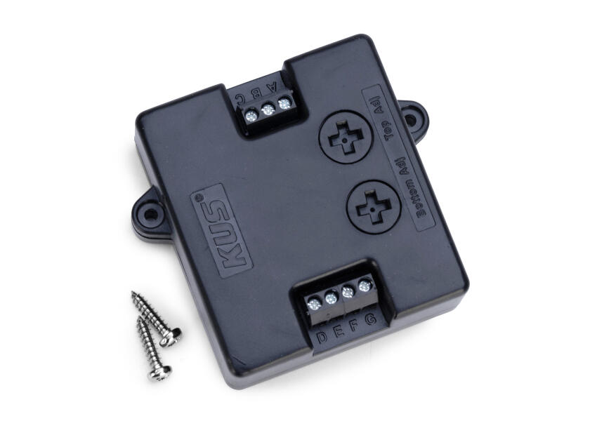 Купить Блок синхронизации датчиков уровня EURO-USA/USA-EURO KUS JKE00473 12/24В из чёрной пластмассы 7ft.ru в интернет магазине Семь Футов