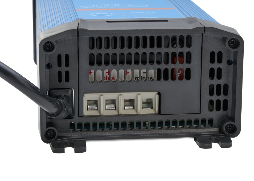 Купить VICTRON BPC123048002 Blue Smart Charger IP22 12 В / 30 А / 3 зарядных выхода 7ft.ru в интернет магазине Семь Футов