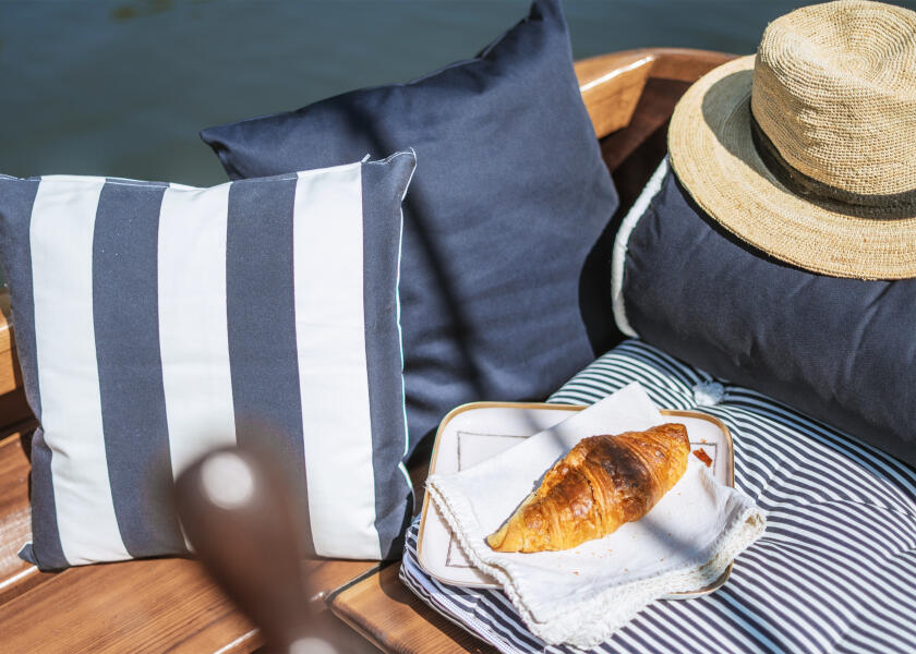 Купить Декоративная подушка Капок / темно-синий / широкие полосы 7ft.ru в интернет магазине Семь Футов