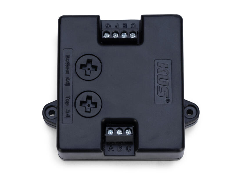 Купить Блок синхронизации датчиков уровня EURO-USA/USA-EURO KUS JKE00473 12/24В из чёрной пластмассы 7ft.ru в интернет магазине Семь Футов