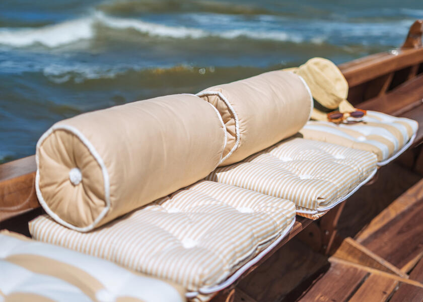 Купить Kapok Single Cushion / beige / narrow striped 57349-bvs 7ft.ru в интернет магазине Семь Футов