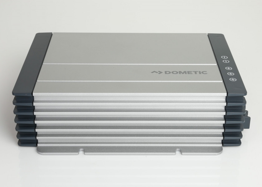 Купить Зарядное устройство IU0U Dometic PerfectCharge MCA 1250 9600000031 208.5 x 75 x 283 мм 50 A 12 В 7ft.ru в интернет магазине Семь Футов