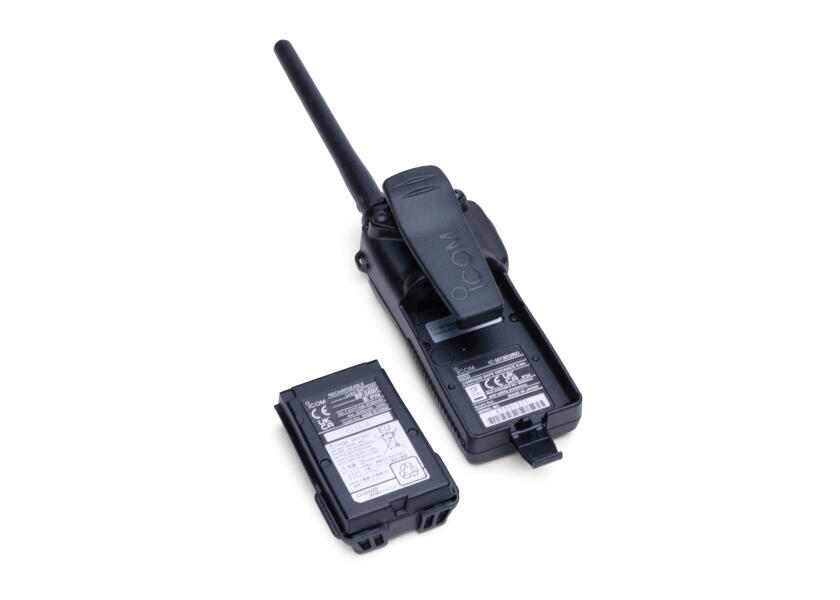 Купить ICOM IC-M73EUROPLUS#77 Портативная морская радиостанция IC-M73 EURO PLUS 88022-bvs 7ft.ru в интернет магазине Семь Футов