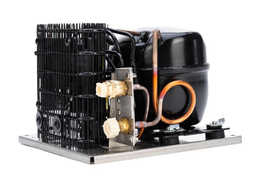 Купить Полная система охлаждения с L-образным испарителем Dometic CU-55 + VD-01 9105306621 7ft.ru в интернет магазине Семь Футов