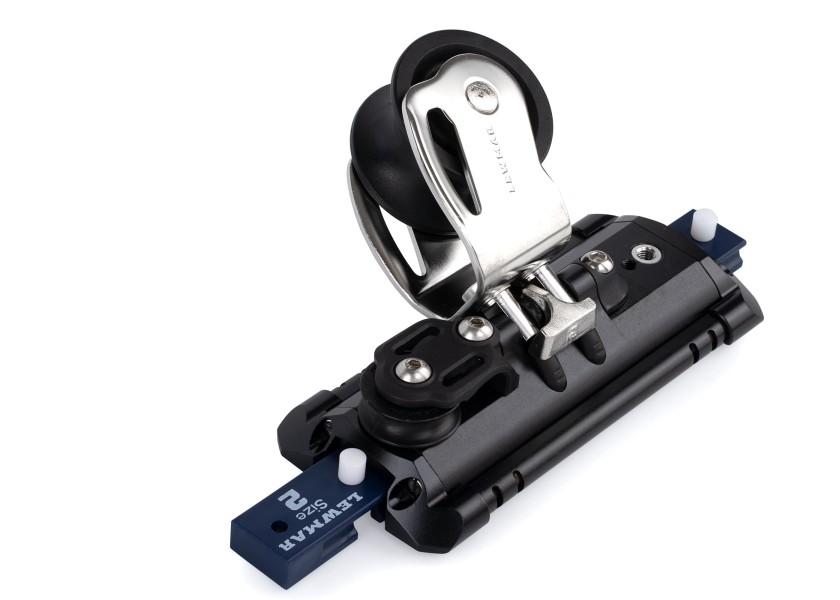 Купить LEWMAR 29442331 Генуя, автомобиль с блоком и шкивом / размер 2 / правый борт 7ft.ru в интернет магазине Семь Футов