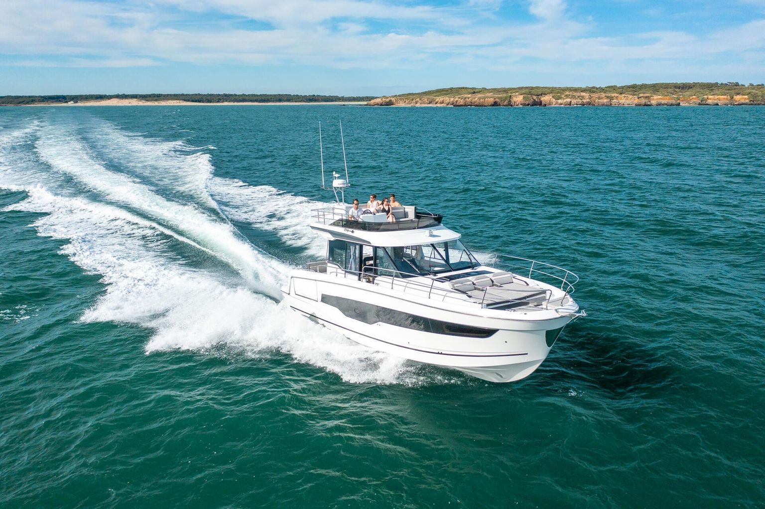 Купить Катер Jeanneau Merry Fisher 1295 Fly с моторами 3х300 MF-008 7ft.ru в интернет магазине Семь Футов