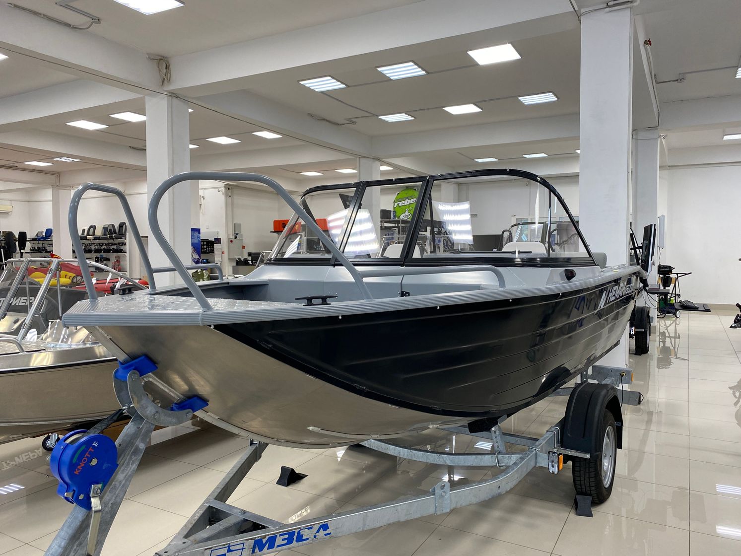 Купить Моторная лодка, Неман 450 DC NEW, серый/черн NEM450DC-NEW_gr-bl 7ft.ru в интернет магазине Семь Футов