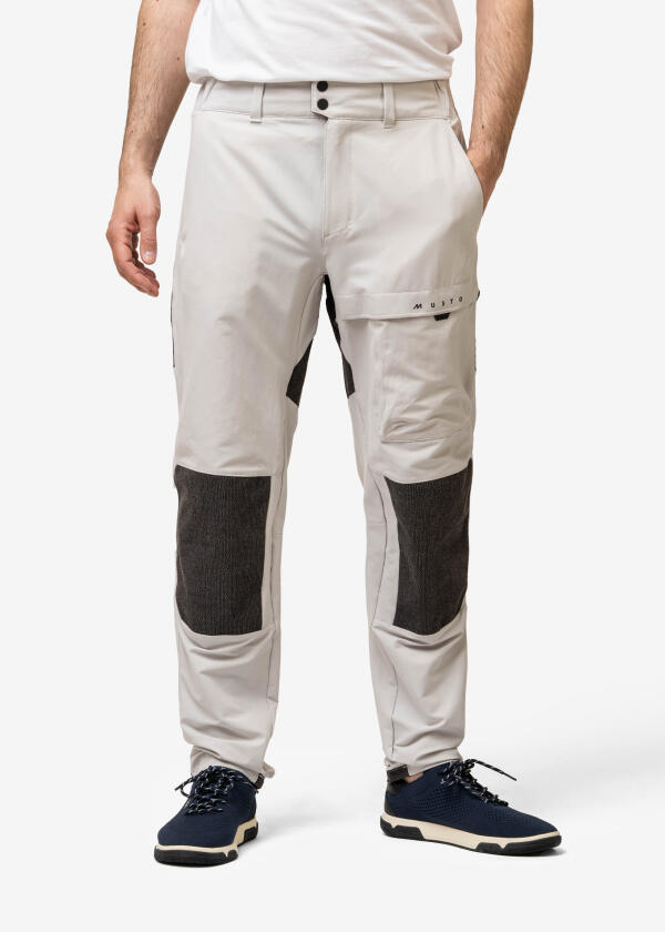 Купить MUSTO 82420_813-32R Мужские брюки-стретч Evolution Performance / платиновый / Размер одежды: 32 7ft.ru в интернет магазине Семь Футов