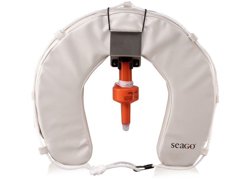 Купить SEAGO Horseshoe Lifebuoy / white / with bracket and SOLAS light 55927-bvs 7ft.ru в интернет магазине Семь Футов