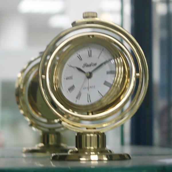 Часы кварцевые настольные Seaton SP02 двойной на карданном механизме латунные
