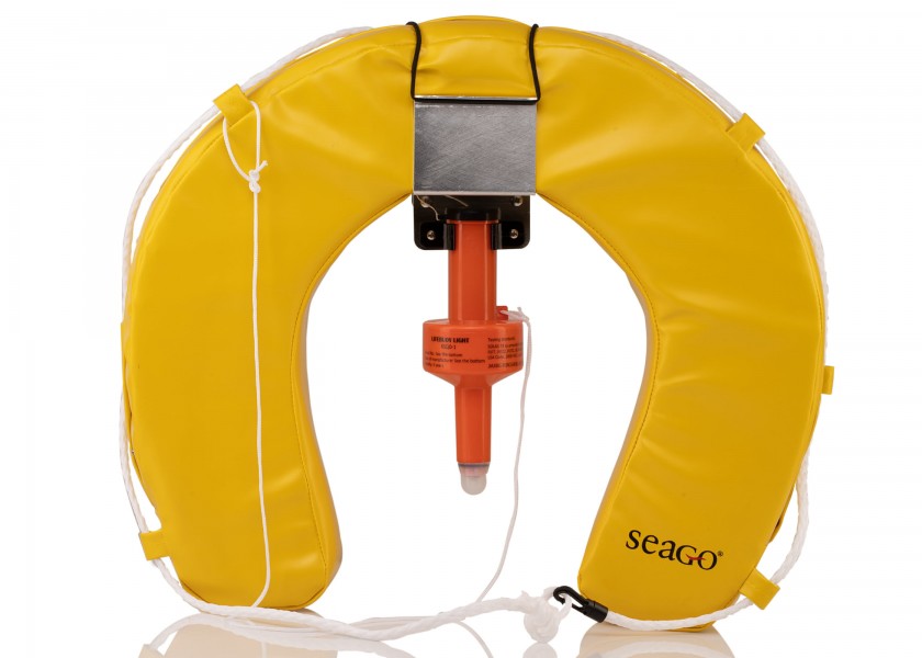 Купить SEAGO Horseshoe Lifebuoy / yellow / with bracket and SOLAS light 55928-bvs 7ft.ru в интернет магазине Семь Футов