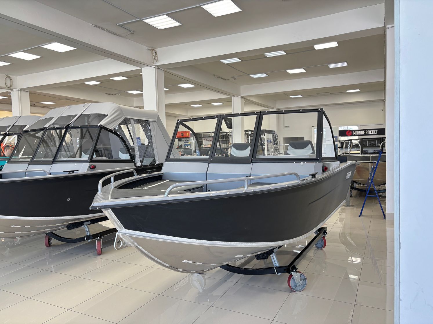 Купить Моторная лодка, Триера 460 BR_new, серый с Suzuki DF50ATL KITTR37 7ft.ru в интернет магазине Семь Футов