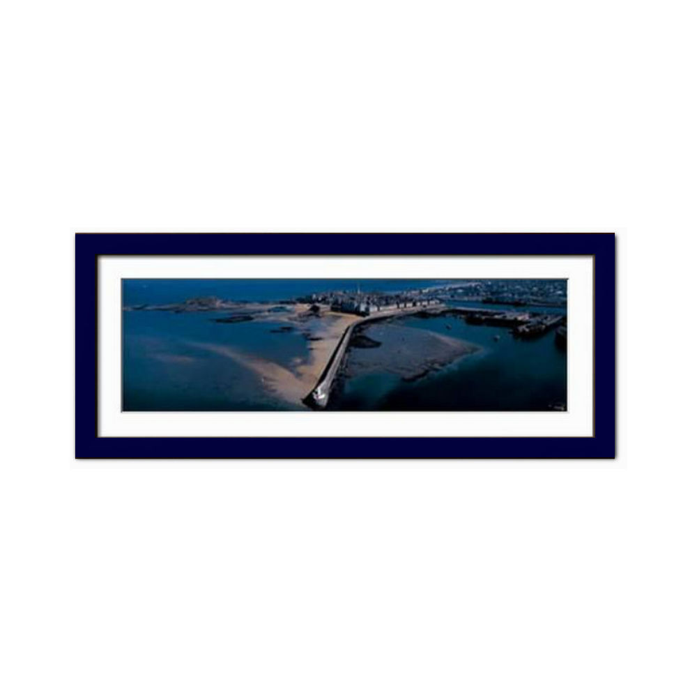 Постер Черный мол в Сен-Мало "Le Mole des noirs - Saint-Malo" Филиппа Плиссона Art Boat/OE 339.01.232BС 33x95см в синей рамке с веревкой