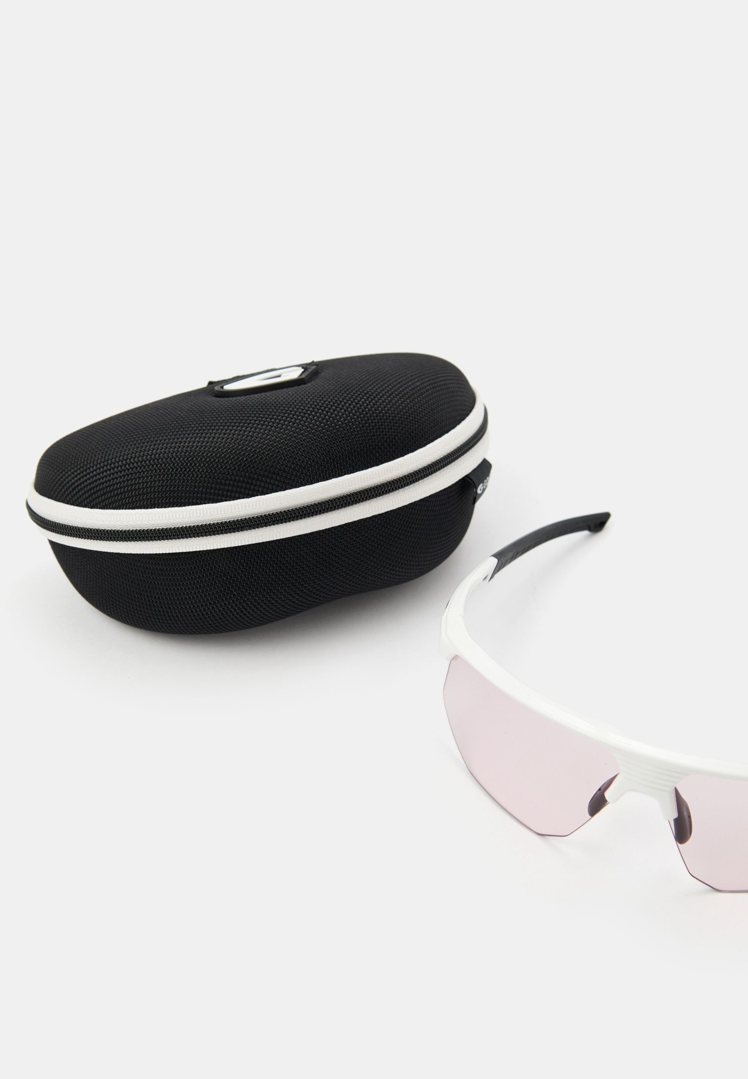 Купить Спортивные очки с диоптриями GOG Kilo / White-Black / Photochromic Pink-Smoke Lens, rx-e550-2r 7ft.ru в интернет магазине Семь Футов