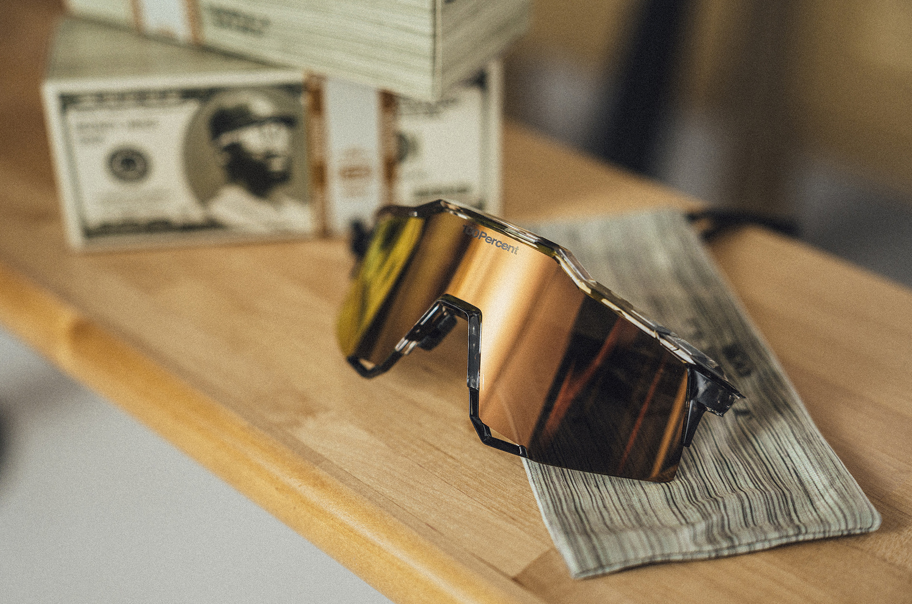 Купить Спортивные очки 100% SPEEDCRAFT Money Mike 3 Polished Black Tortoise - HiPER 24K Gold Mirror Lens, 61007-00001 7ft.ru в интернет магазине Семь Футов