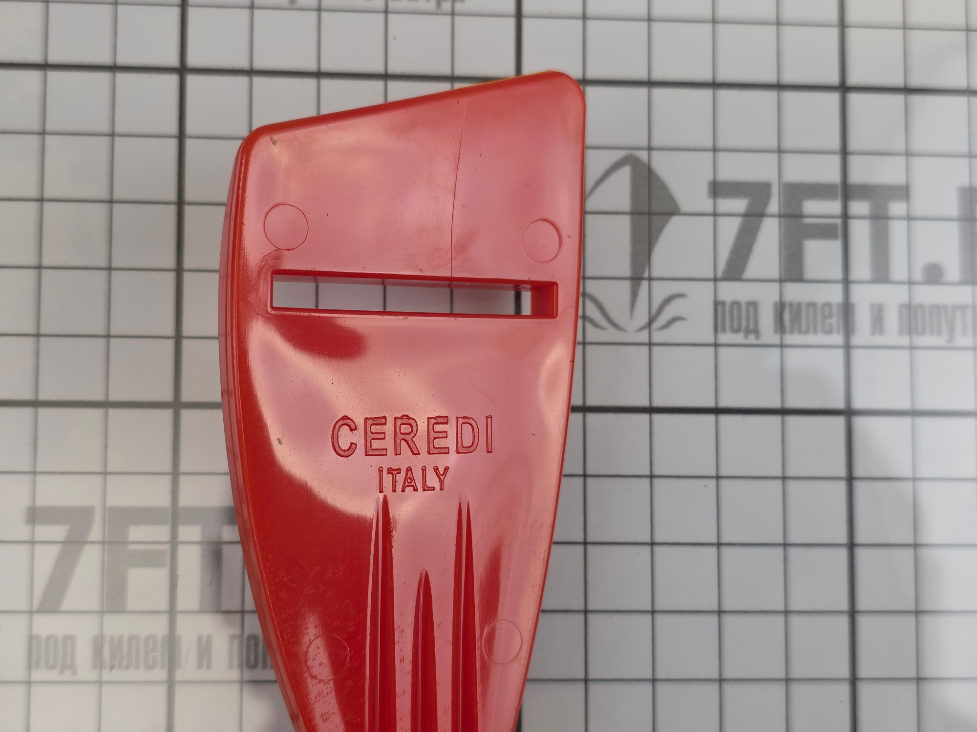 Купить Защита киля Ceredi 6798300 3050x120мм белая для судов 7,6-7,9м с комплектом для установки 7ft.ru в интернет магазине Семь Футов