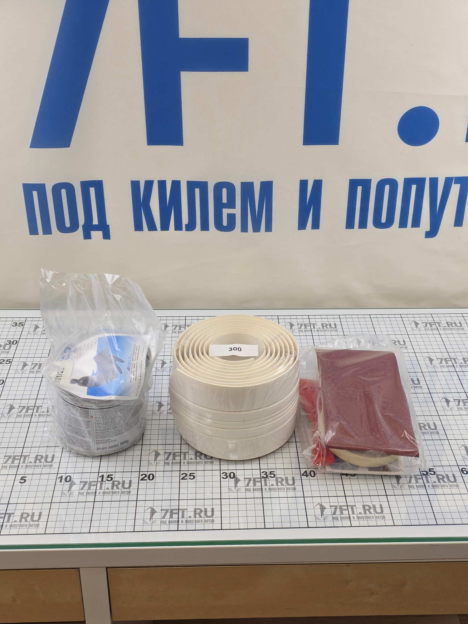 Купить Защита киля Ceredi 6798300 3050x120мм белая для судов 7,6-7,9м с комплектом для установки 7ft.ru в интернет магазине Семь Футов
