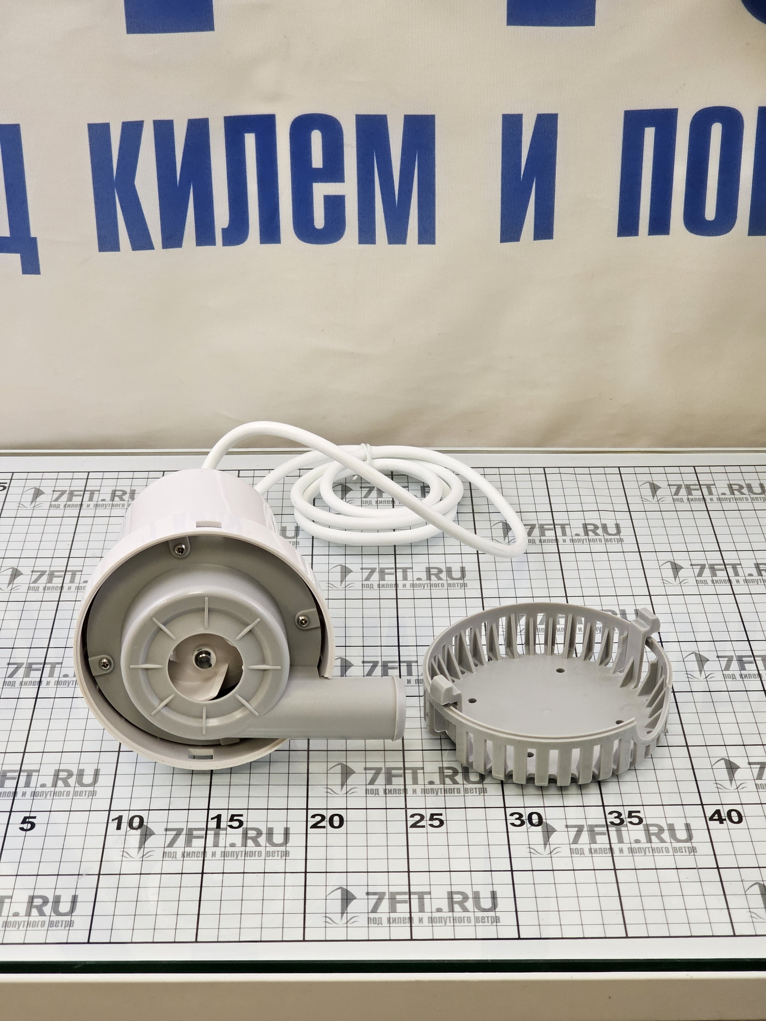 Купить Погружная трюмная помпа Europump II 3000 12В 13А 192л/ч под шланг Ø32мм, Osculati 16.122.18 7ft.ru в интернет магазине Семь Футов