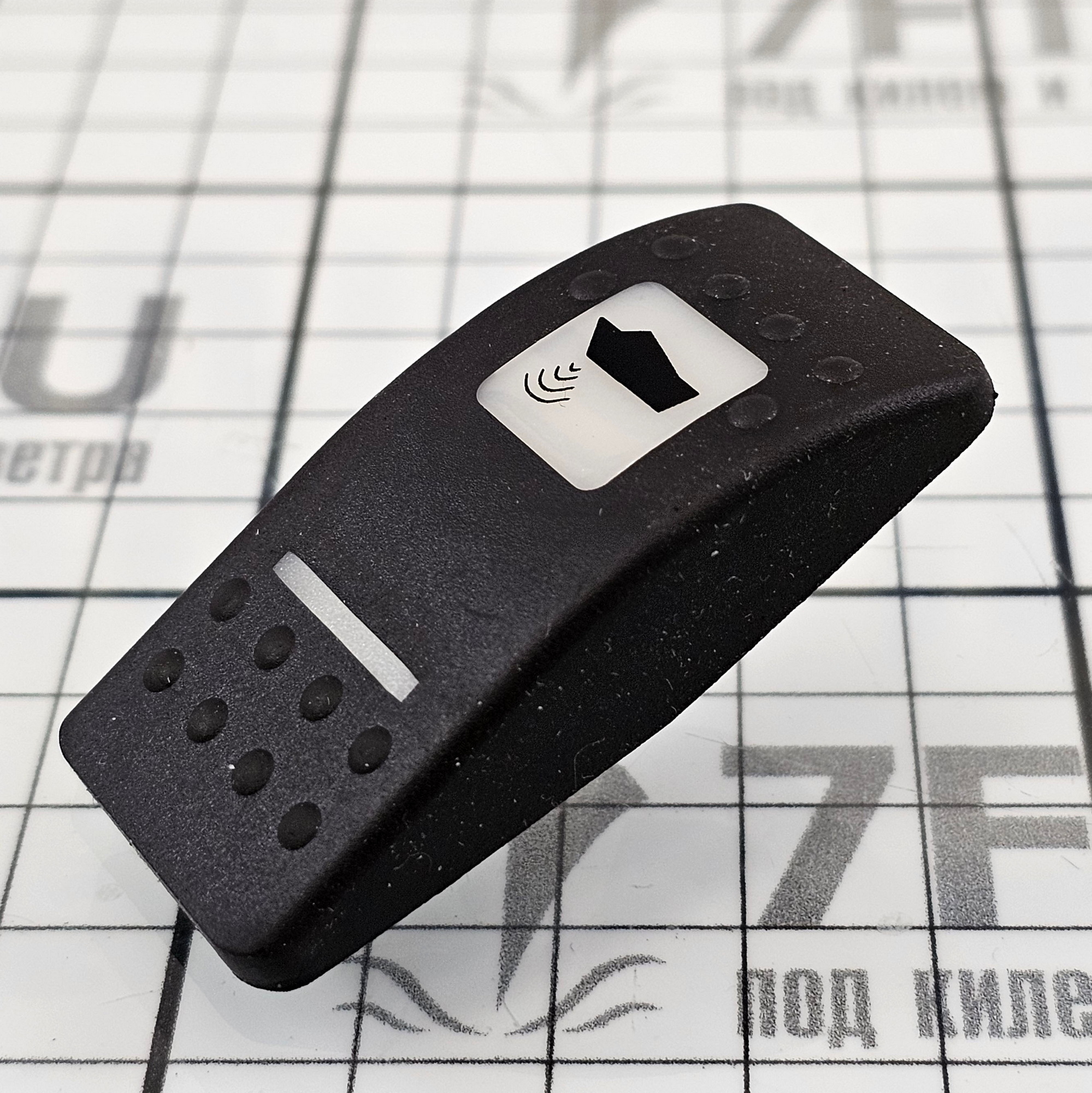 Купить Клавиша Carling Technologies Contura II с подсвечиваемым символом Эхолот из поликарбоната с покрытием из чёрного полиуретана, Osculati 14.193.19 7ft.ru в интернет магазине Семь Футов