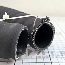 Купить Топливный шланг Hoses Technology Carbopomp/M/15C TGMSO211038050010 Ø50x10м внутренний Ø38мм толщина стенки 5мм >10бар для дизельного топлива, биодизельного топлива и неэтилированного топлива из чёрной резины армированный двойной стальной спиралью 7ft.ru в интернет магазине Семь Футов