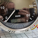 Купить Аналоговый тахометр KUS BS KY07000 6000об/мин Ø85мм 12/24В IP67 со счетчиком моточасов SR:0,5-250 чёрный/нержавейка 7ft.ru в интернет магазине Семь Футов