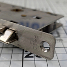 Купить Врезной замок правый 163x75x13мм квадрат 9мм без накладок и ручек антивибрационный из сатинированной хромированной латуни, Osculati 38.203.51DX 7ft.ru в интернет магазине Семь Футов