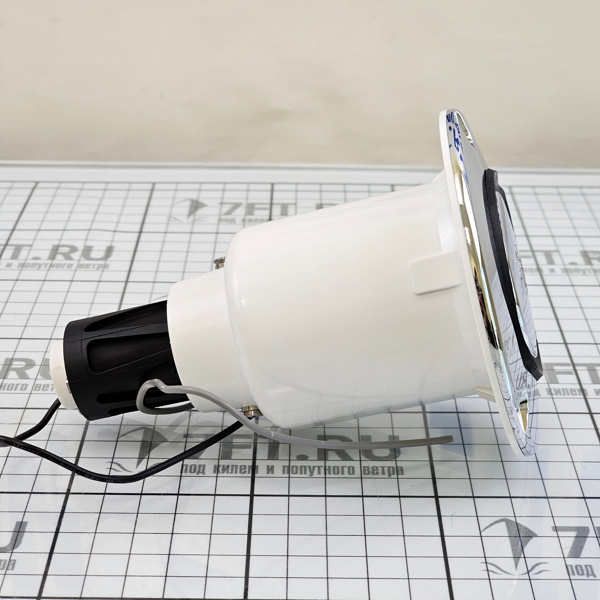 Купить Комбинированный ходовой огонь врезной Hella Marine Naviflex 2LT 995 006-041 Ø72х176мм 12В 5Вт 1 миля красный/зеленый хромированный из пластика 7ft.ru в интернет магазине Семь Футов